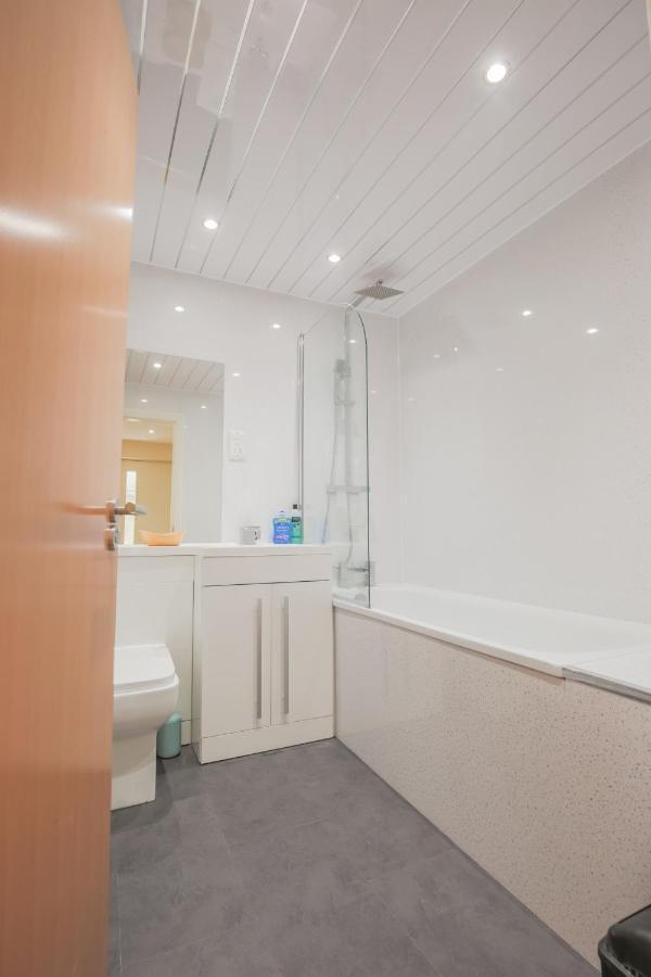 Stylish Modern Newly Built Apartment 15 Min From City Centre EDI Exterior photo