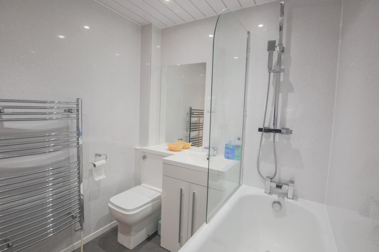 Stylish Modern Newly Built Apartment 15 Min From City Centre EDI Exterior photo